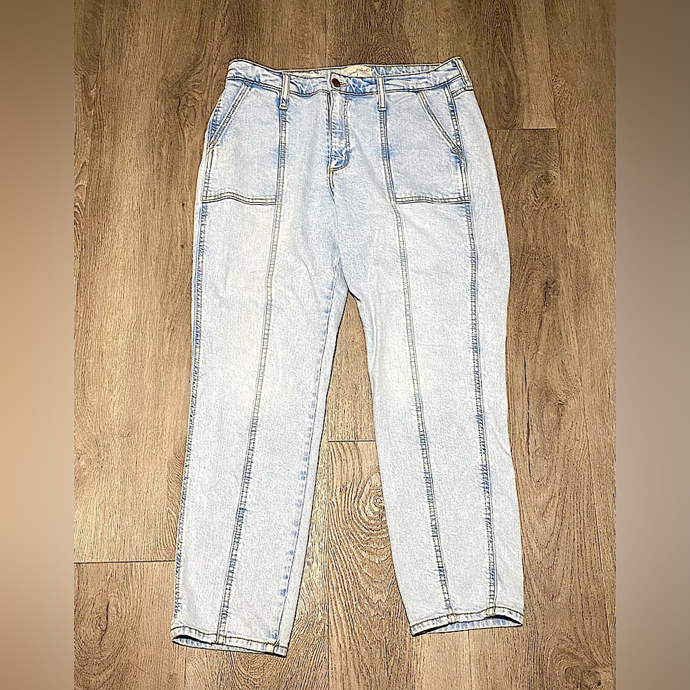 Universal Threads High Rise Slim Straight Denim         Size 10 (30R)